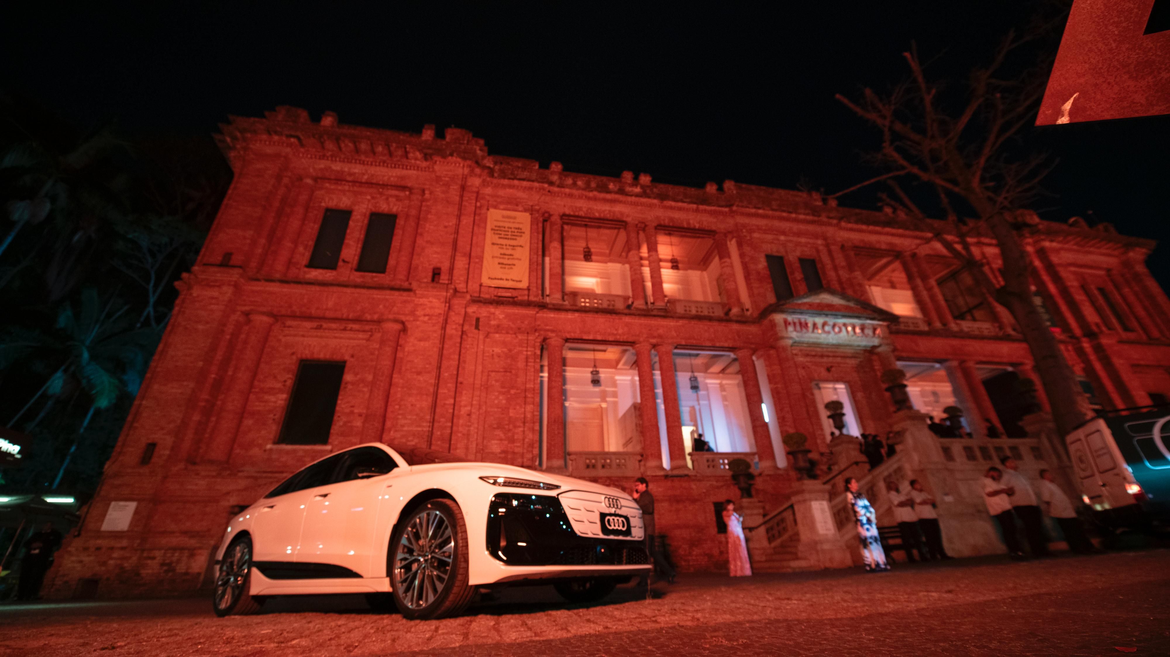 Audi eletrifica Baile de 120 anos da Pinacoteca